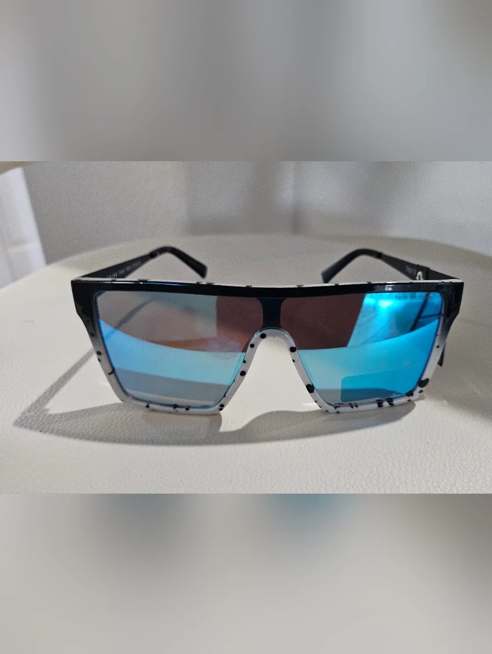 True Religion Shield Sunglasses Blue Mirrored Lens Black White Speckle UV400